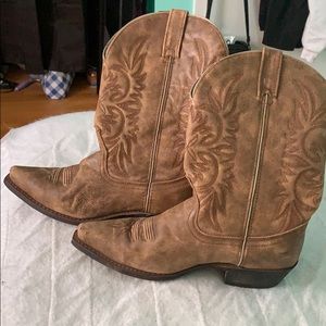 Women’s cowboy boots!